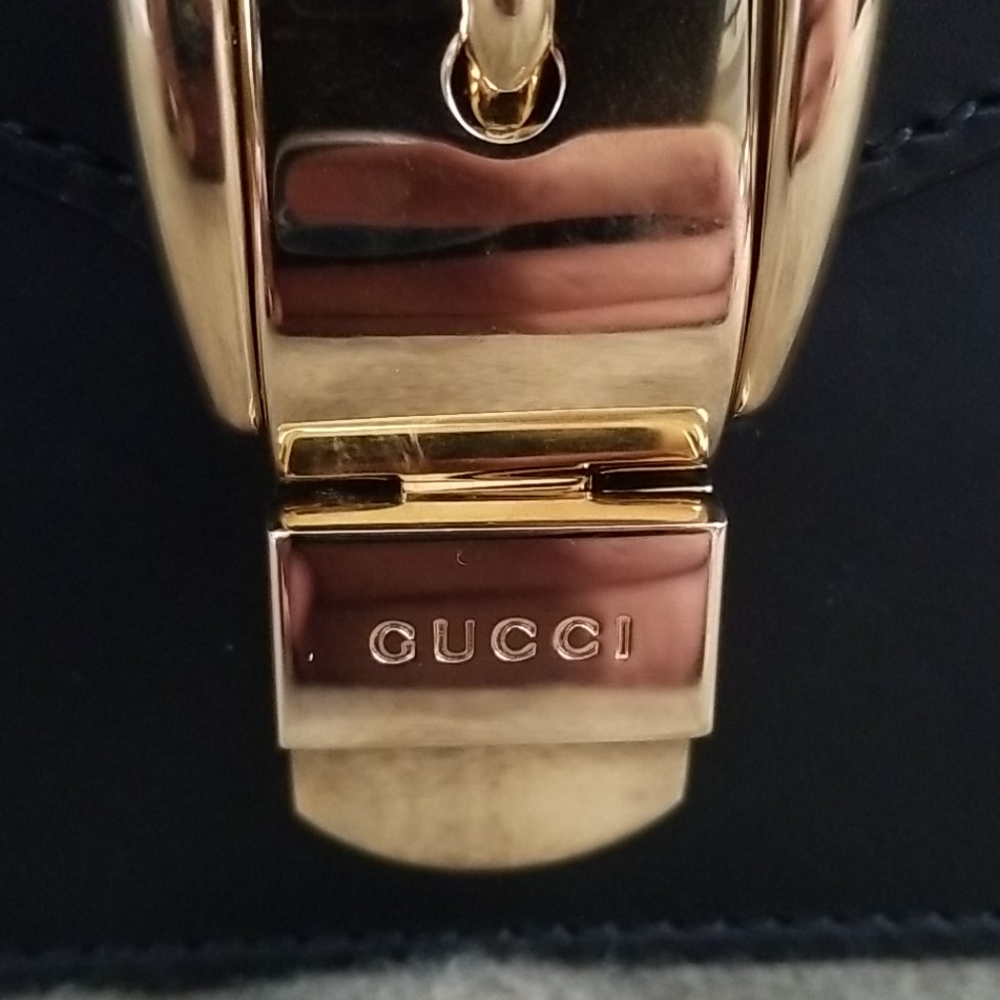 ๐๏ธ Black Gucci Leather Sylvie Chain Bag - Picture 2 of 8